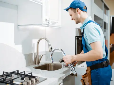Manutenção de canalização em casa